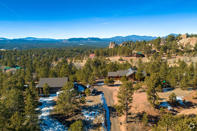 Neighborhoods in Florissant blend into the dramatic Rocky Mountain landscape.