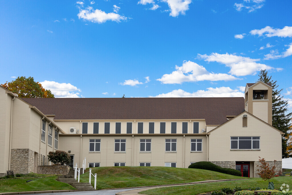 Carousel House School is a private alternative school for grades PK and K-3.