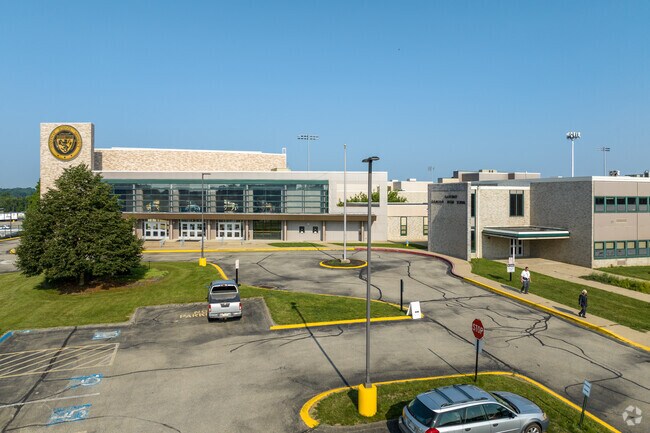 Gateway High School serves the community of Garden City.