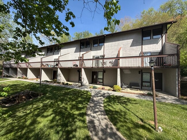 Laurelwood Apartments, Jonesborough, TN 37659 - photo 2