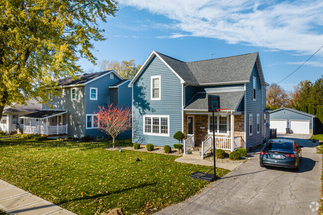 Marion homes occasionally feature colorful wood paneling with brick accents.