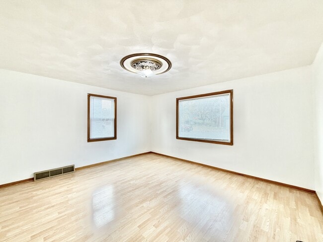 809 Rockport Rd, Janesville, WI 53548 - photo 3