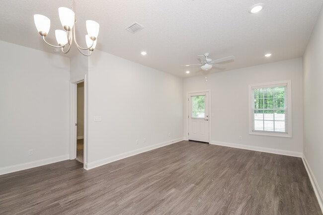 1074 Walker Point Way - SQFT 1153-002-photo-dining-room-12802045