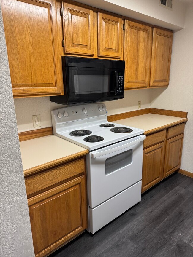 Kitchen - brand new oven