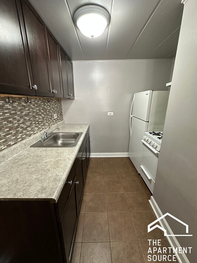 9620 Ivanhoe Ave unit 17, Schiller Park, IL 60176 - photo 4