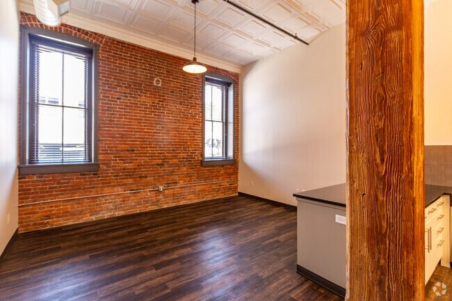 Spaghetti Works Apartments, Wichita, KS 67202 - photo 2