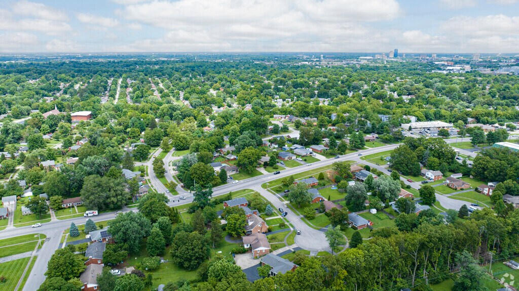 2015 Garden Springs Dr, Lexington, KY 40504