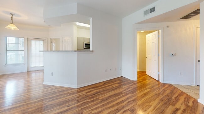 2320 Gracy Farms Ln unit 522, Austin, TX 78758 - photo 2