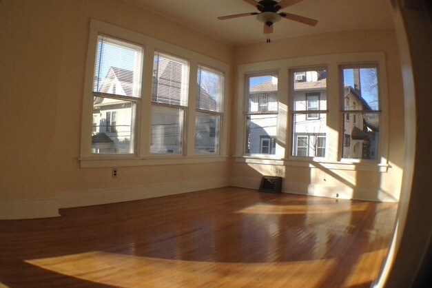 1211 E 9th St unit 1, Davenport, IA 52803 - photo 1