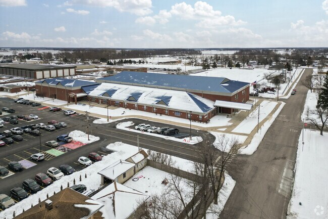 Garrett High School in Auburn has 572 students in grades 9-12 with a student-teacher ratio of 12 to 1.