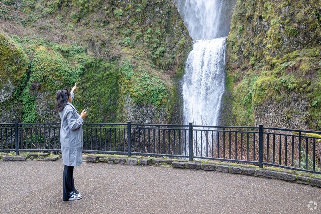 Residents of the Beaver Creek neighborhood can enjoy Multnomah Falls, which is a quick fifteen minute drive away.