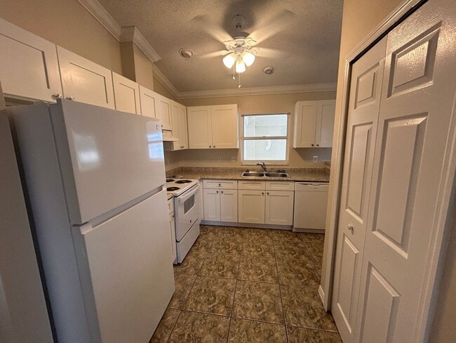 1716 NE 12th St, Cape Coral, FL 33909 - photo 5