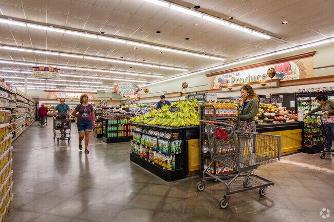 Stater Bros. Markets provides residents of Wolf Creek access to fresh groceries.