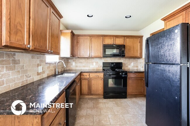 809 S Silver Leaf Dr, Moore, OK 73160 - photo 6