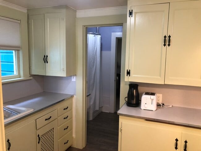 Fully furnished kitchen