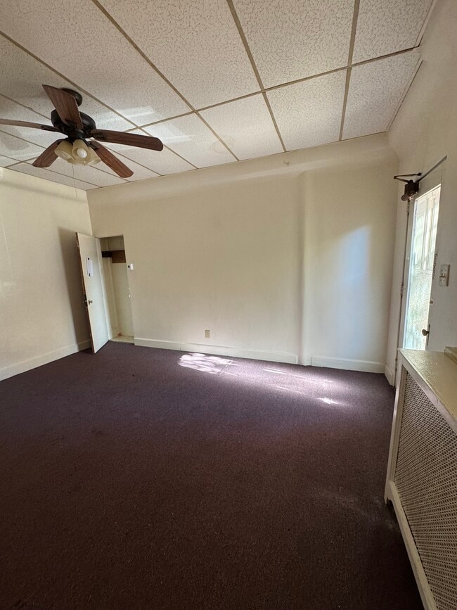 Livingroom with closet & ceiling fan