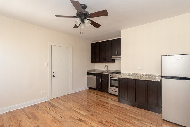 618 W Patterson Ave unit J06P, Chicago, IL 60613 - photo 3
