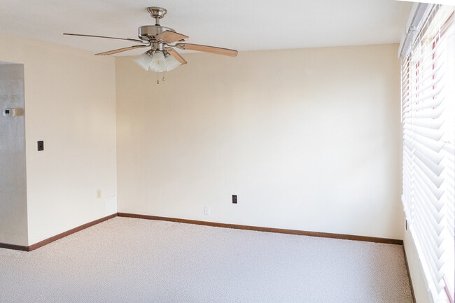 1805 King College Rd unit C-6, Bristol, TN 37620 - photo 4