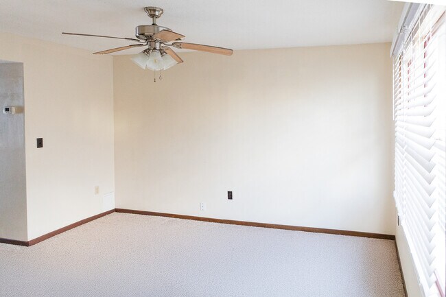 1805 King College Rd unit C4, Bristol, TN 37620 - photo 4