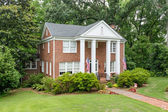 Colonial homes with large front yards are typical in the College Temple area.