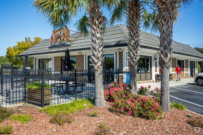 Jumping J's is a popular dining spot around lunchtime in Forest Hills.