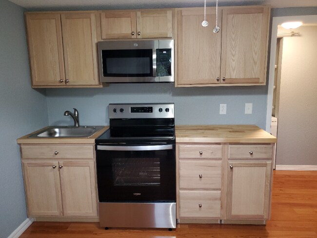 6748 Knightsbridge Dr, New Port Richey, FL 34653 - photo 3