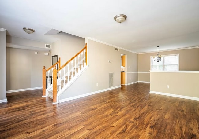 10420 Meadow Crest Ln, Alpharetta, GA 30022 - photo 4