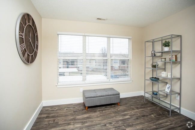 2BR, 2BA - 990 SF, Renovated Unit