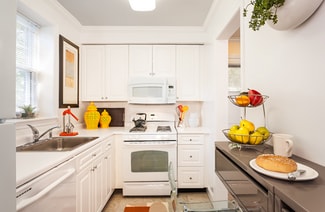 274 Independence Dr, Boston College, MA 02467