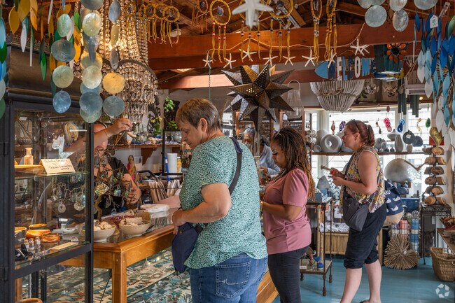 Shop for hand-made American Indian jewelry at Stony Creek Gifts in Aquinnah.
