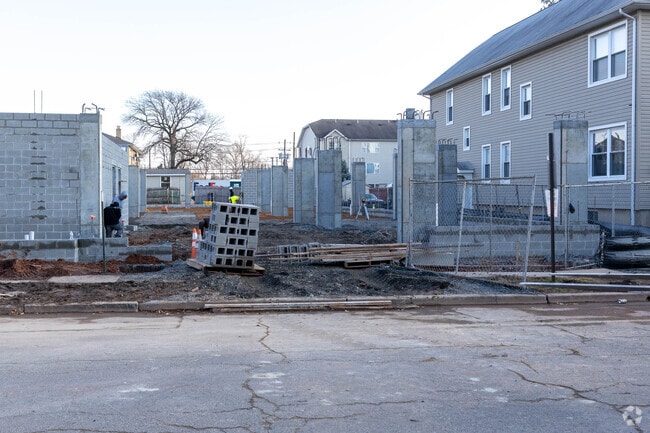 35 W Price St, Linden, NJ 07036 - photo 3