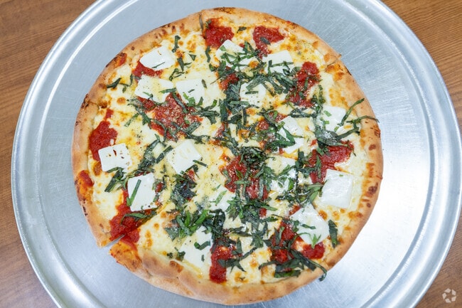 Amante Pizza is a small yet very popular pizzeria in The Hill.