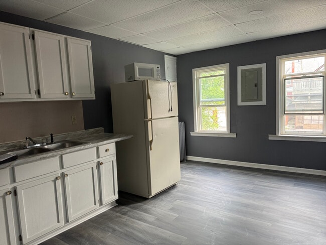 327 E 6th Ave unit 327 6th Avenue 2nd F, Altoona, PA 16602 - photo 7