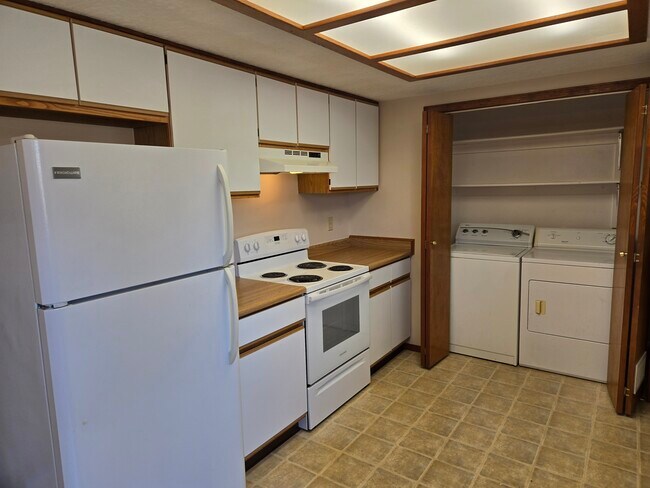 935 Center Ave unit Spacious Duplex, Payette, ID 83661 - photo 7