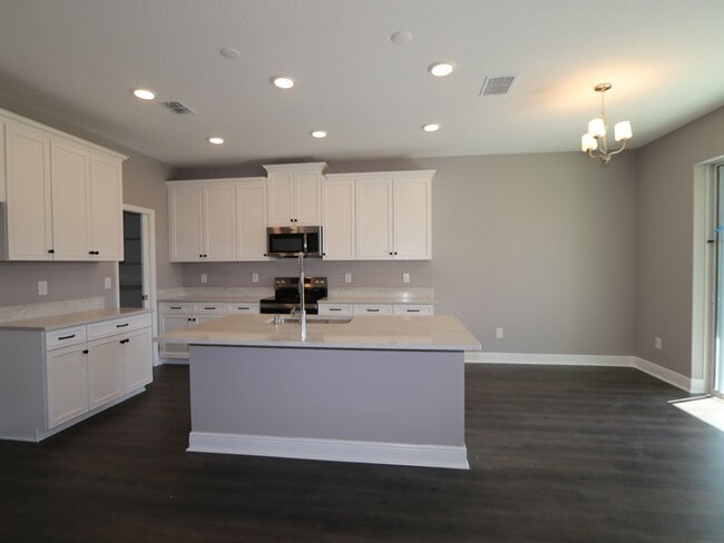 31316 Pendleton Landing Cir, Wesley Chapel, FL 33545 - photo 2