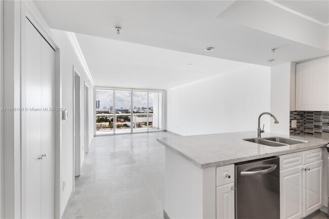 Sunset Harbour Condo North Tower unit 1409, Miami Beach, FL 33139 - photo 4