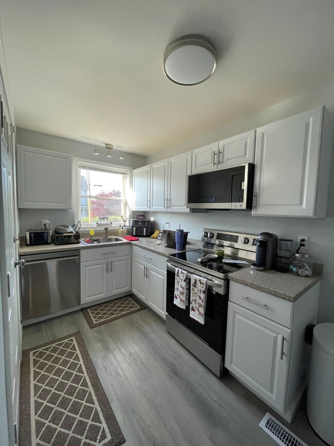 124 Pearl St unit 124A, Enfield, CT 06082 - photo 2