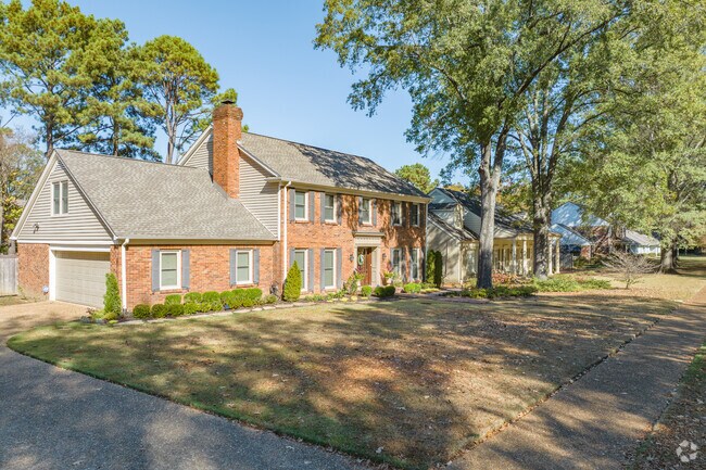 Colonials are popular in Shady Grove.