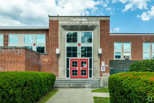 Onteora Middle School has 171 students of which 37% of students are at least proficient in math.