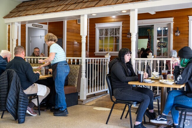 Englewood Cafe has home-style cooking in Proctor.