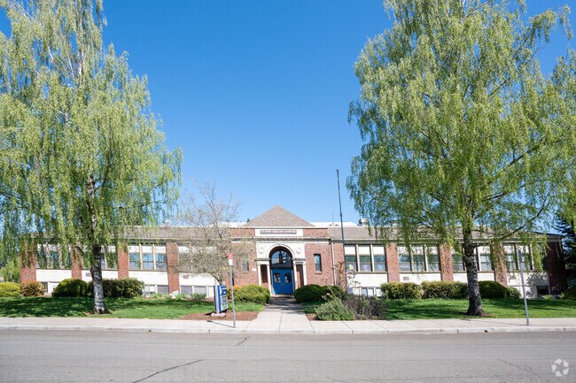 Sandy Grade School 02