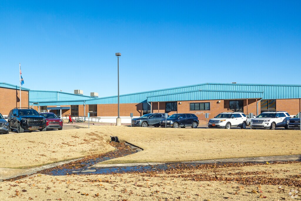 Hoover Elementary serves children of Bartlesville.