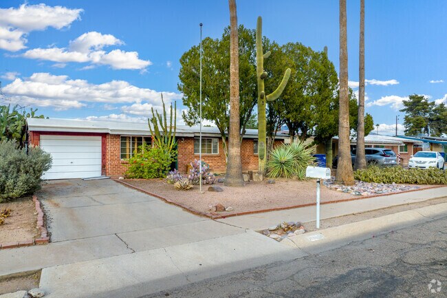 One story ranch style home in Tucson, Arizona