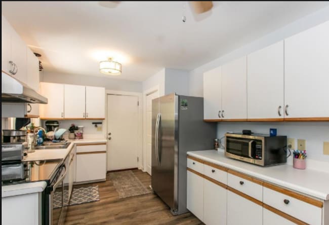 121 Carolina Dr unit 121, Tryon, NC 28782 - photo 3