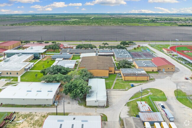 Mathis High School's colors are blue and white.
