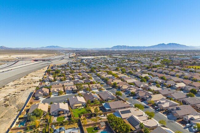 Residents in Deer Springs have access to the nearby freeway, shopping centers, and schools.