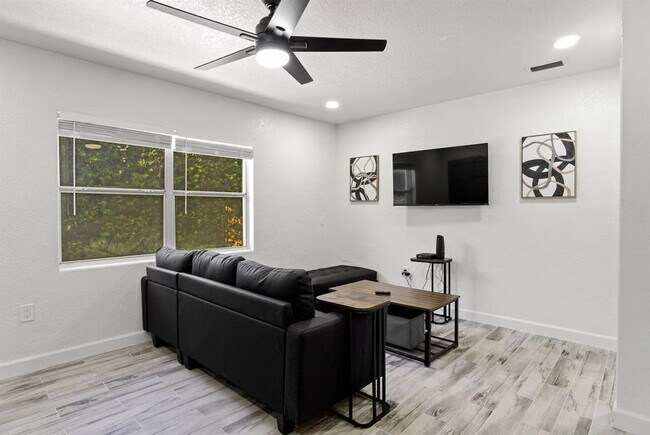 1422 Dauphin Ln unit ID1094223P, Orlando, FL 32803 - photo 4