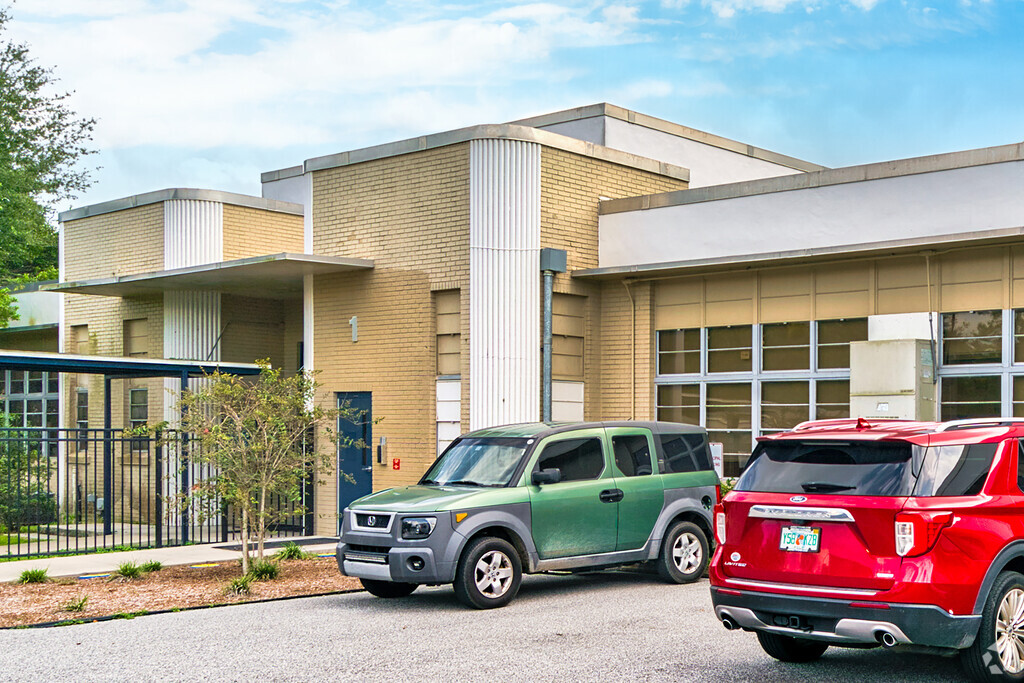 Alturas Elementary School is rated a B-school according to niche.com.
