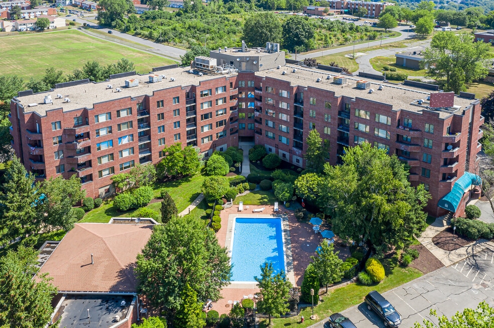 Devonshire Place Apartments, Holyoke, MA 01040 - photo 1