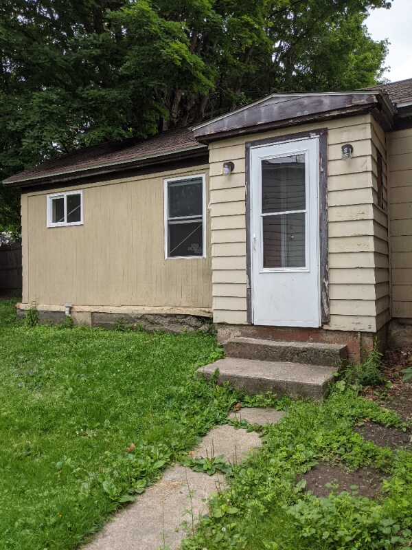 118 E Cayuga St, Oswego, NY 13126 - photo 2